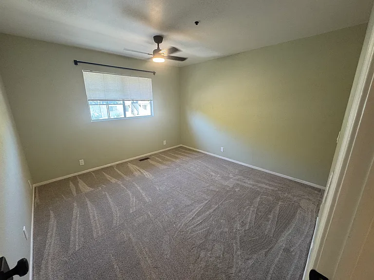 1043 Southwood Dr #J — Photo 35