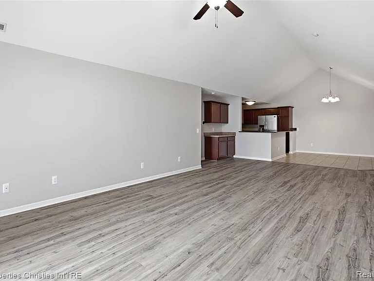 8413 Heywood Cir — Photo 12