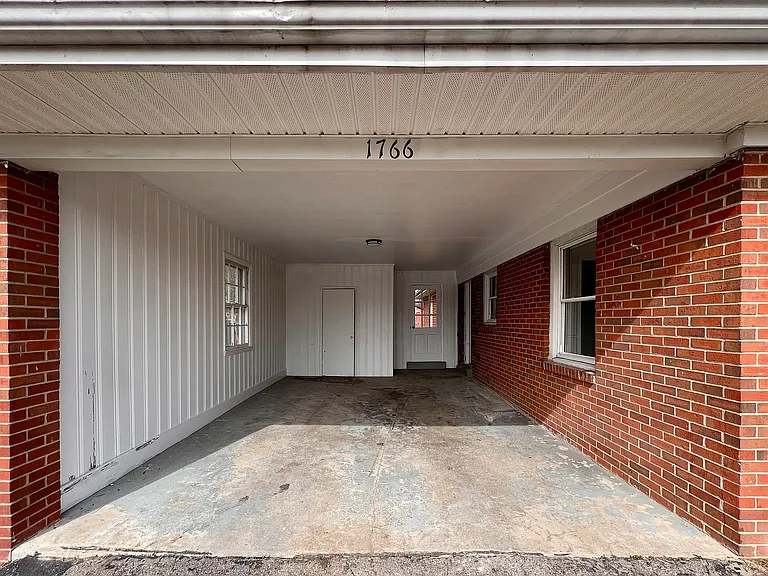 1766 Brewer Dr — Photo 2
