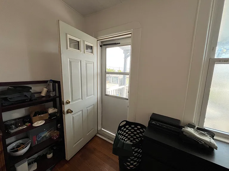823 W 36th St #2 — Photo 8