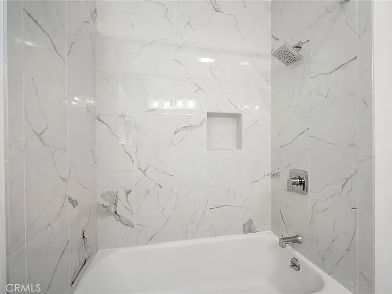 841 Irving — Photo 18