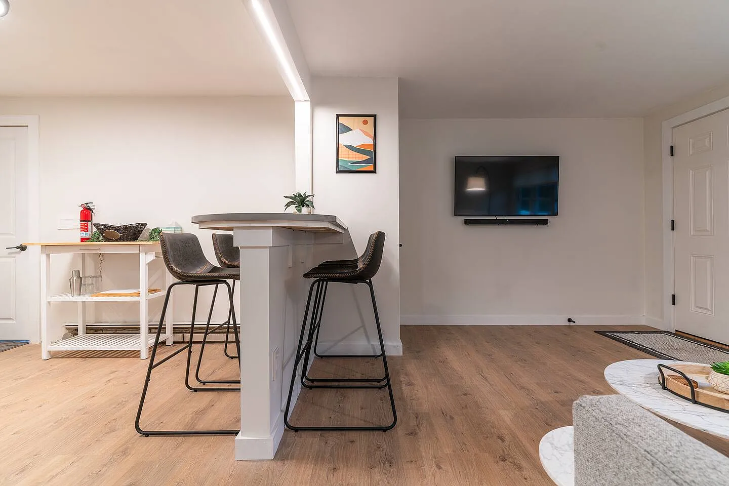 2 bed, 900 sqft, $2,250 — Photo 4