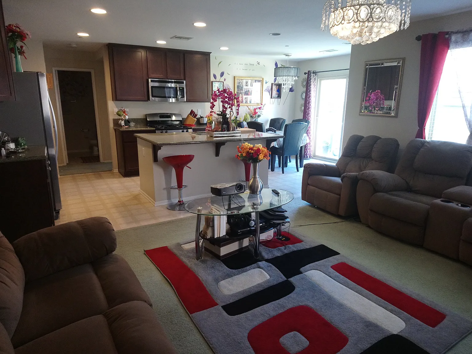 3 bed, 1919 sqft, $3,099 — Photo 3