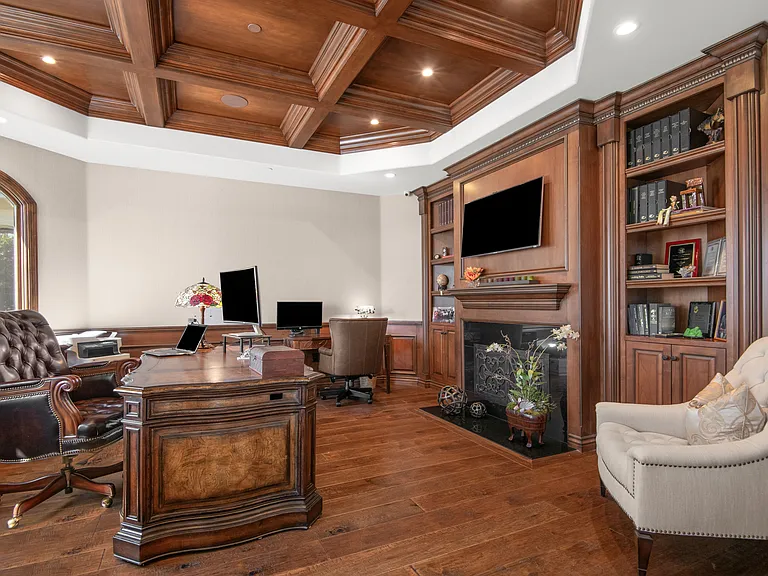 4358 Cresthaven Dr — Photo 6