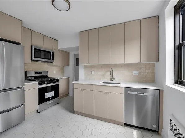 411 E 26th St #3C, Brooklyn, NY 11226