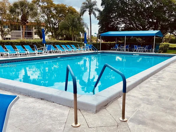 671 S Hollybrook Dr APT 104, Pembroke Pines, FL 33025