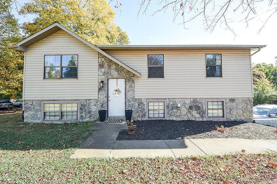 1st image of 219 Woodgate Dr SE