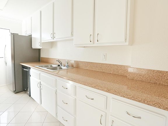 Granite countertops and plenty of space for cooking!
