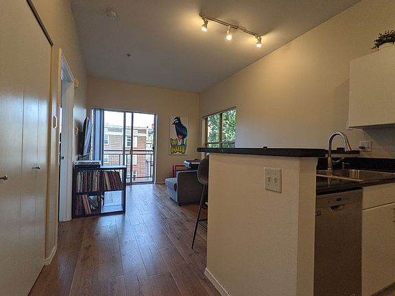3rd image of 1323 Boren Ave APT 606