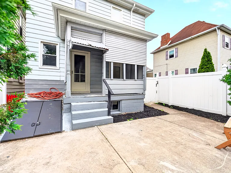410 Kendall St — Photo 35