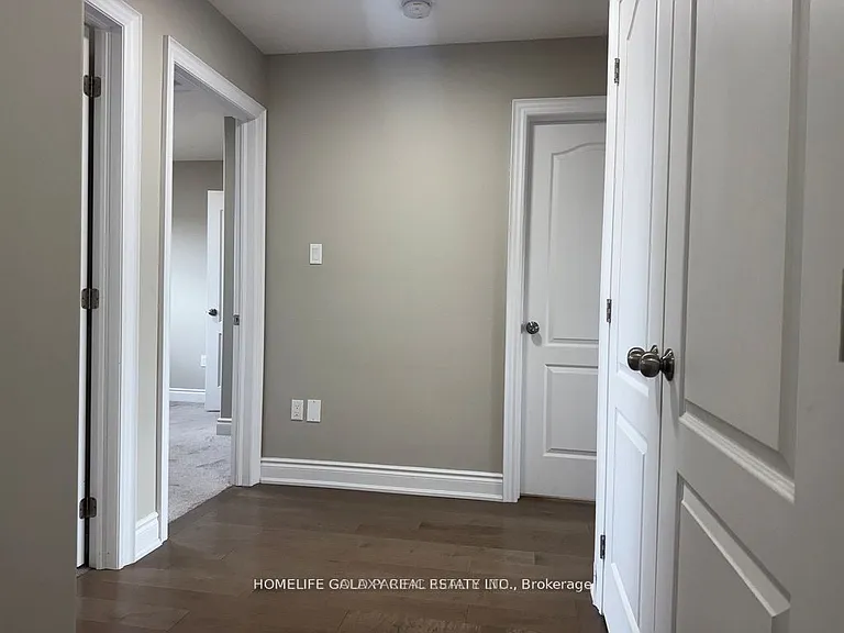 86 Nathan Cres — Photo 24