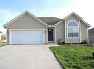 506 NW Whitney Dr, Grain Valley, MO 64029
