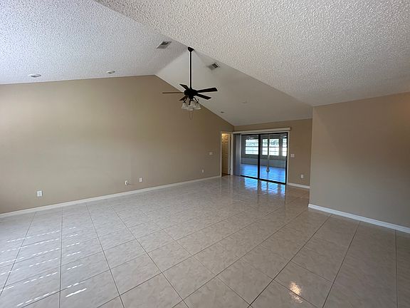 3rd image of 53 Faircastle Ln