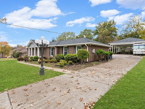 3rd image of 607 Yvonne Dr