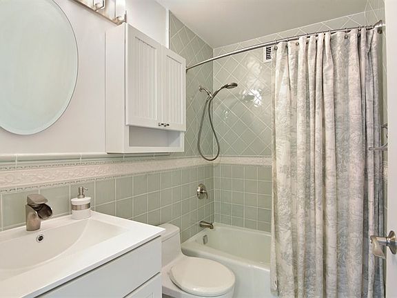 3rd image of 232-236 E 47th St #12C