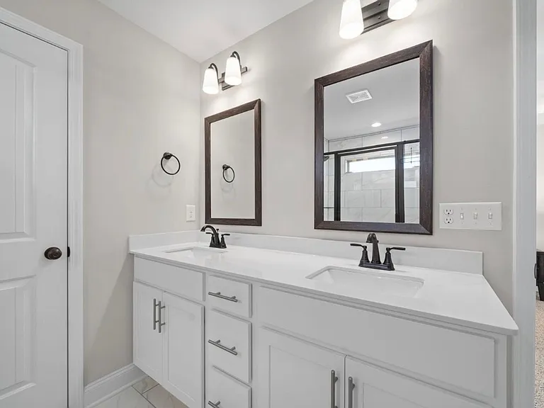 718 Banister Dr — Photo 10
