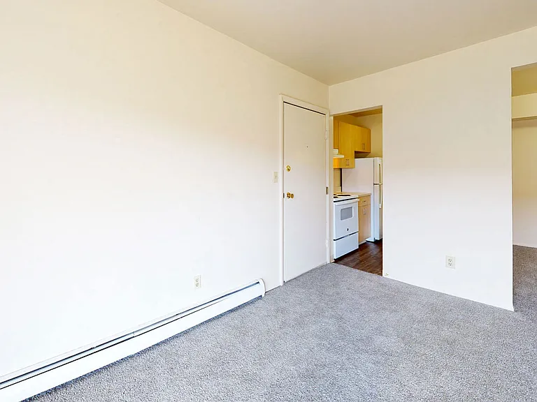 Wood Creek Apartments — Photo 11