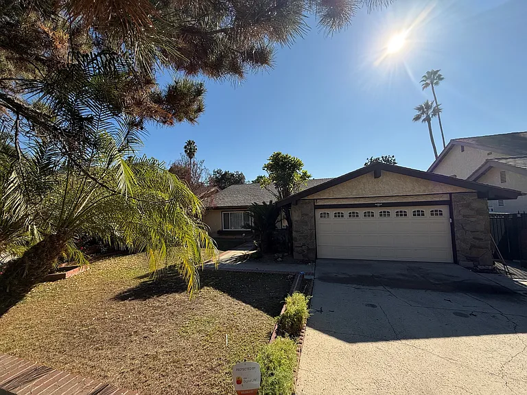 2780 Diana St — Photo 2