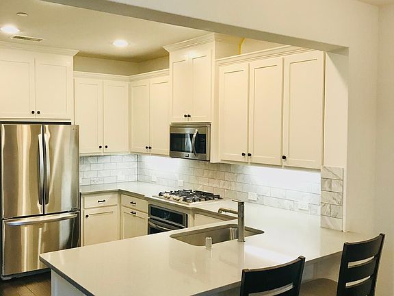 Kitchen and breakfast bar