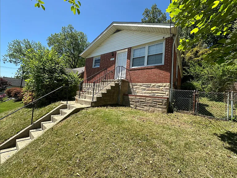 6202 Everall Ave — Photo 1