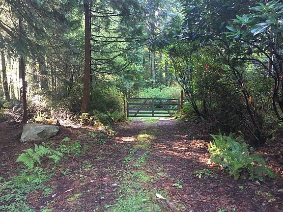 2nd image of 9916 Chapman Dr NW