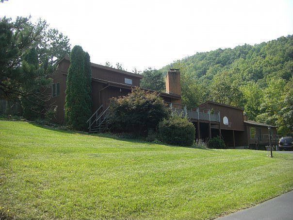 1st image of 3053 Creekside Dr