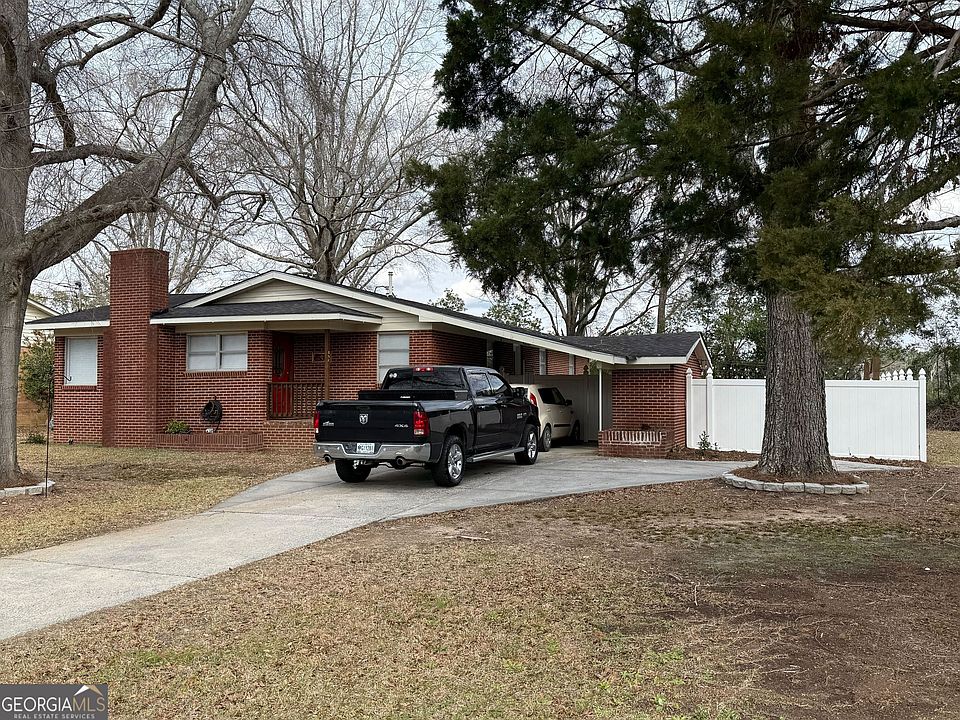 1st image of 804 Betty St