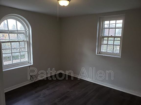 3rd image of 116 E Chestnut St #16