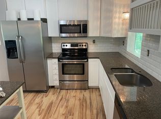 350 Russo Dr, Hamden, CT 06518