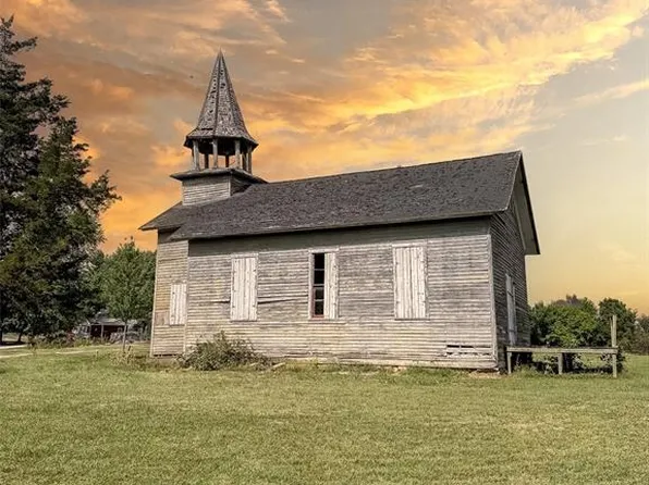 17916 369th St, Pleasant Hill, IL 62366