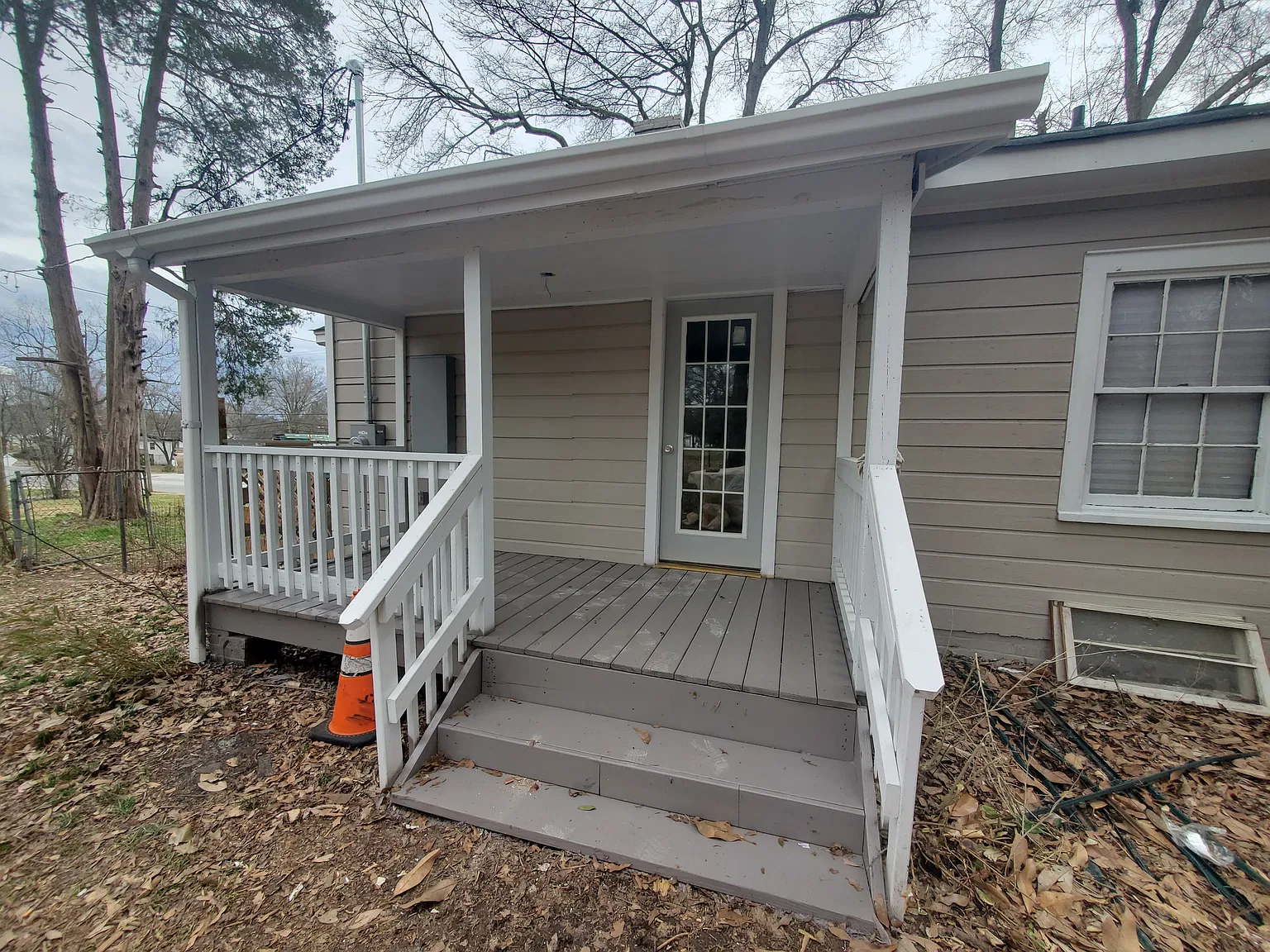 914 W Buford St — Photo 2
