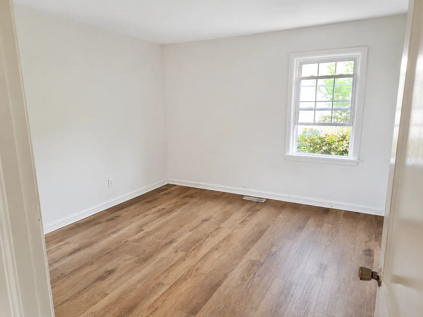 1021 Moravia St — Photo 3