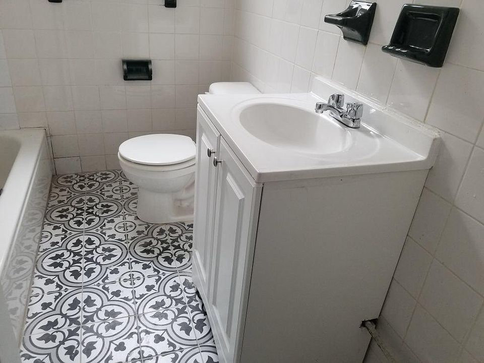 2nd image of 727 Howard Ave #2