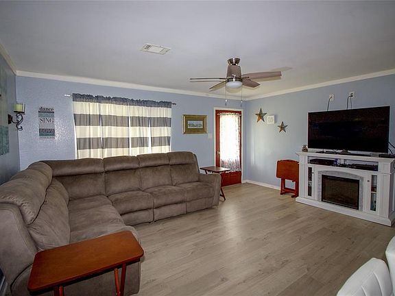 5th image of 2738 27th Ave N