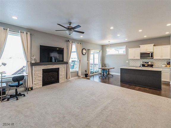 3rd image of 1401 NE Heritage Dr