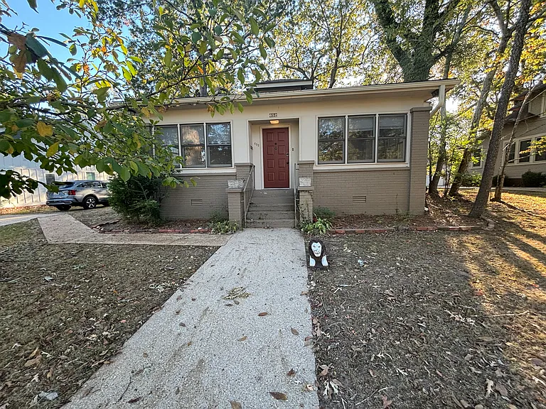 652 Howell St — Photo 2