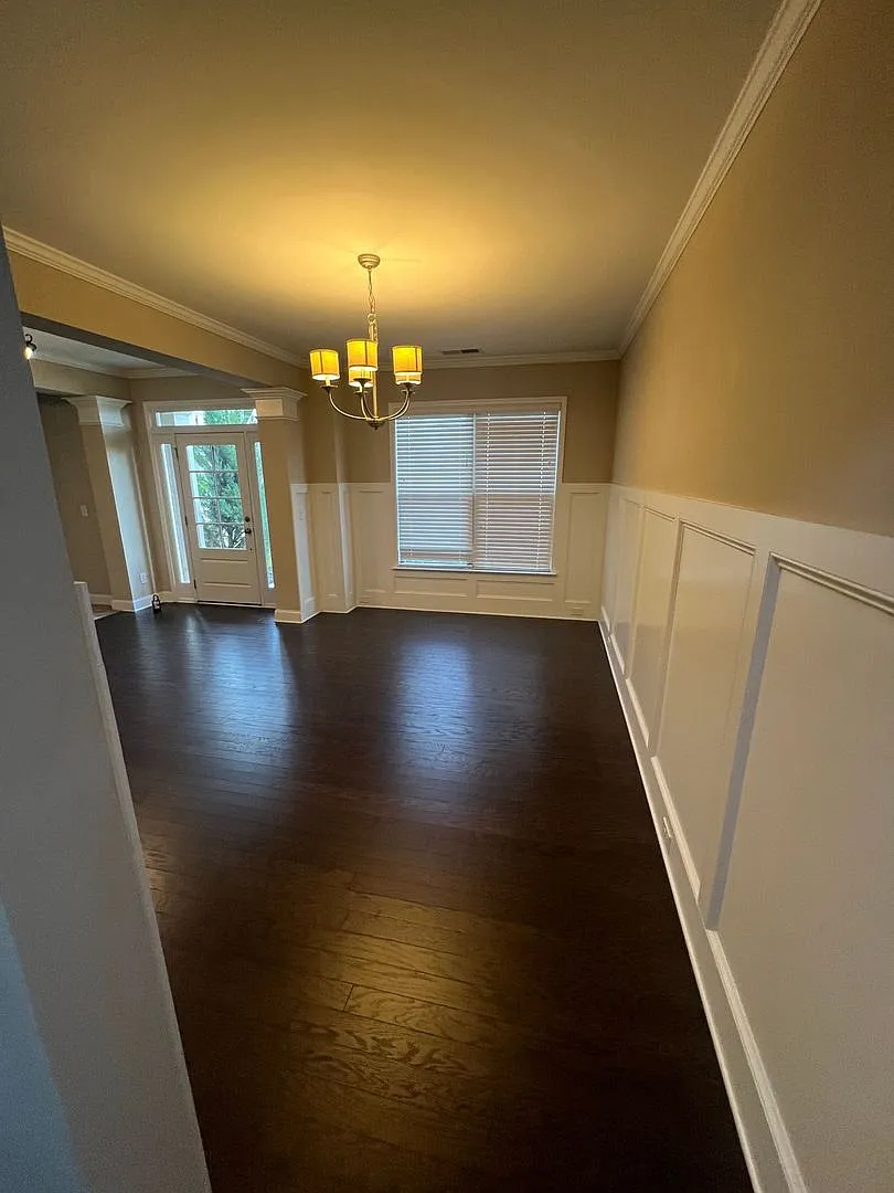 Now Ready! Amazing 5 bedroom house with 3 full bathrooms! — Photo 4