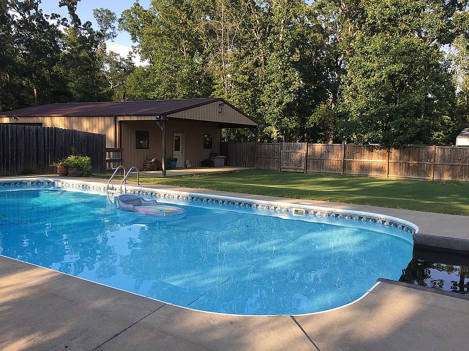 2nd image of 38 Oakwood Dr