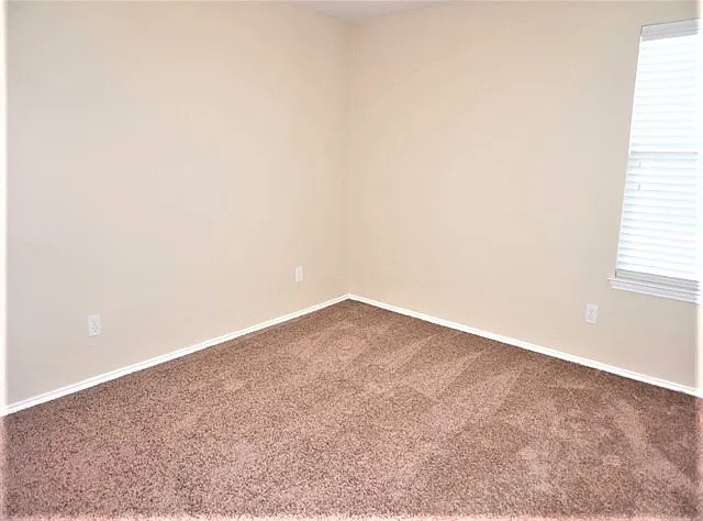 48 Daisy Dr — Photo 8
