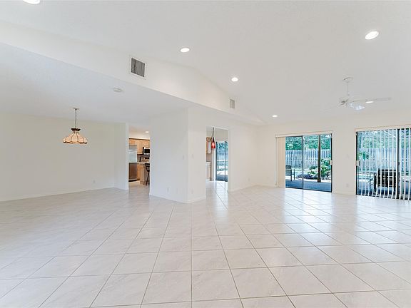 5th image of 10073 NW 7th Court