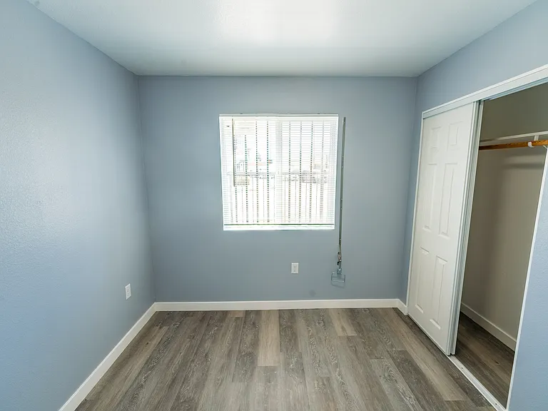 10374 Long Beach Blvd #H — Photo 15