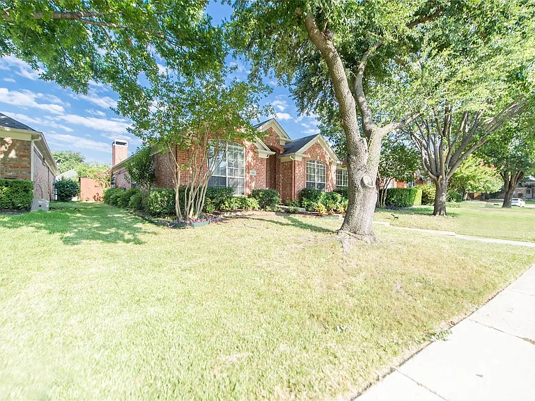 334 Touchdown Dr — Photo 3