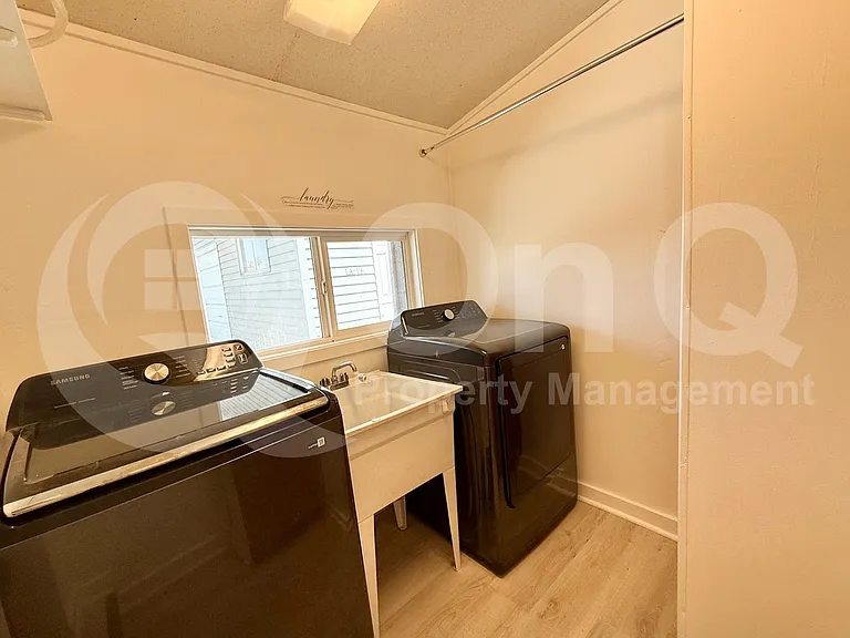 525 N Vine St — Photo 12
