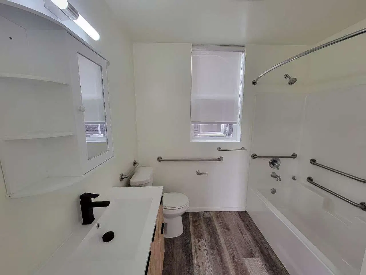 Studio, 300 sqft, $895 — Photo 3