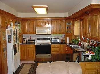 3rd image of 2712 Queen St