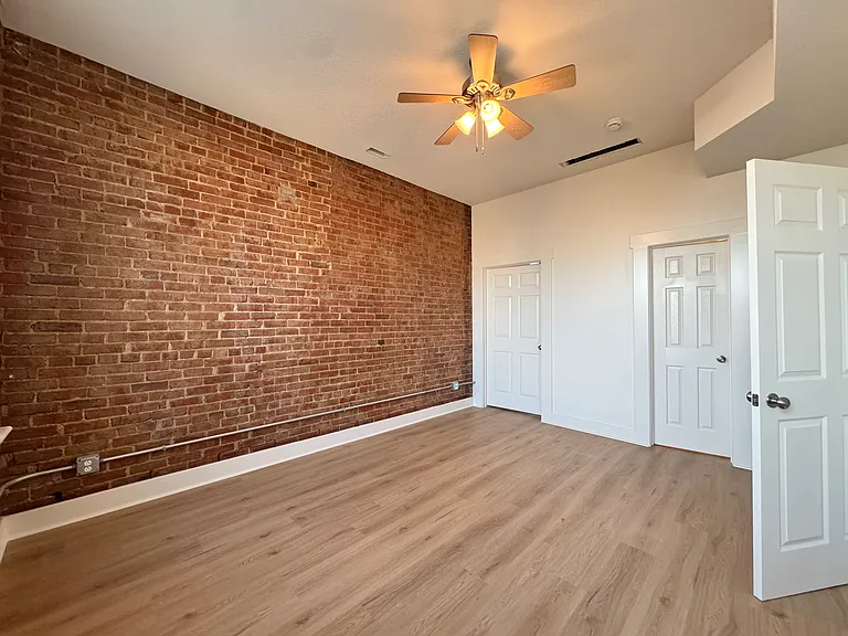 517 Gillis St #201 — Photo 6