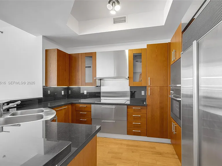 100 S Pointe Dr #1608 — Photo 12