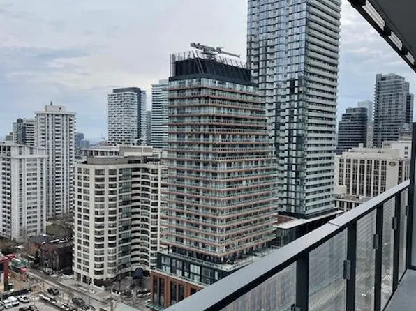 11 Wellesley St W #1701, Toronto, ON M4Y 0G4