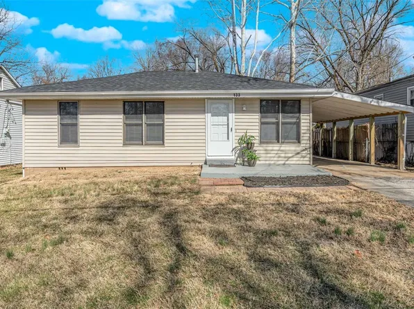 133 Reasor Dr, Saint Louis, MO 63135