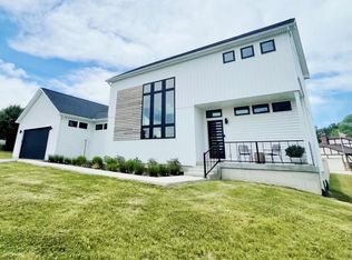 9356 Robinwood Dr, Grand Blanc, MI 48439